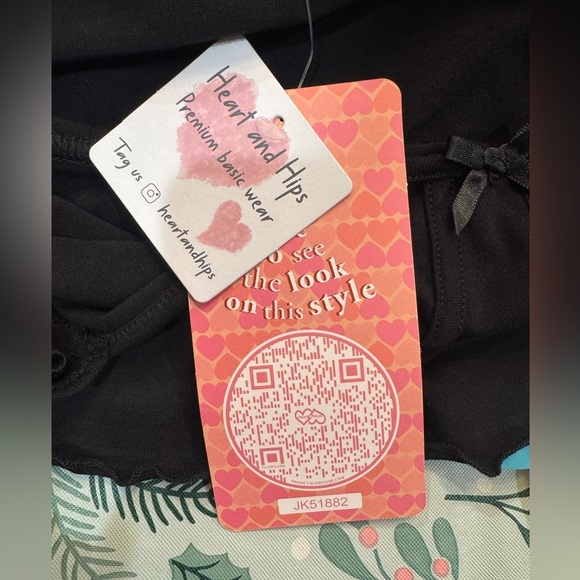 Heart and Hips Whimsical Goth Top - Junior Size Large - Picture 9 of 12